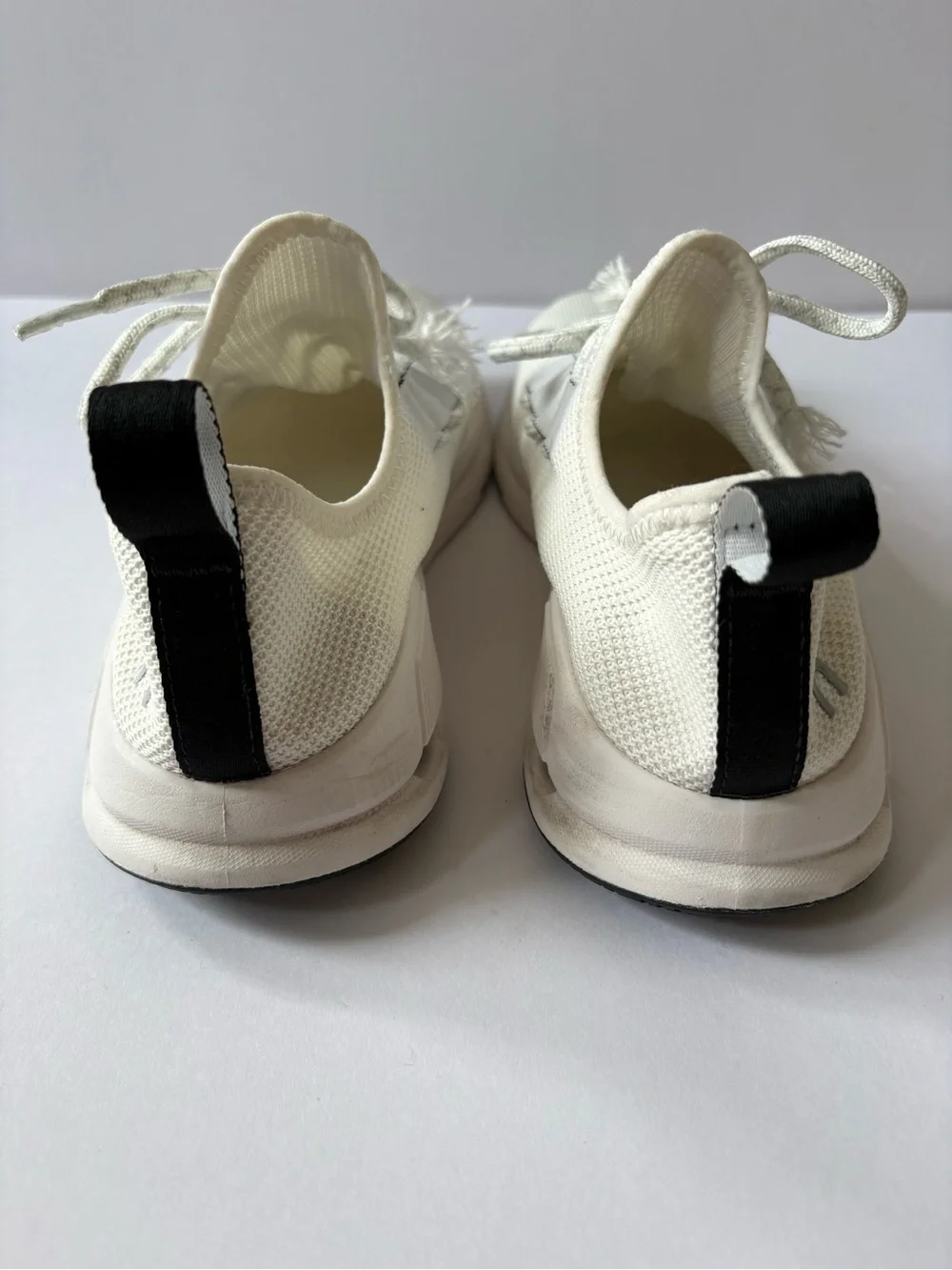 On Running Cloudeasy Shoes Women’s 9 White Black Mesh Lace up Running sneaker